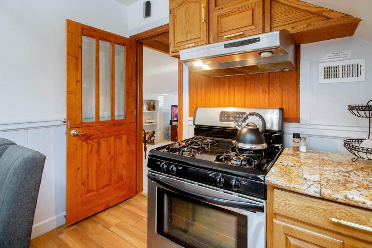 Alameda 3Br Unique Victorian Penthouse With Deck And Outdoor Furniture, Ac, 3 Blocks To Beach & Shopping Center & 2 Free Parking Spaces Extérieur photo