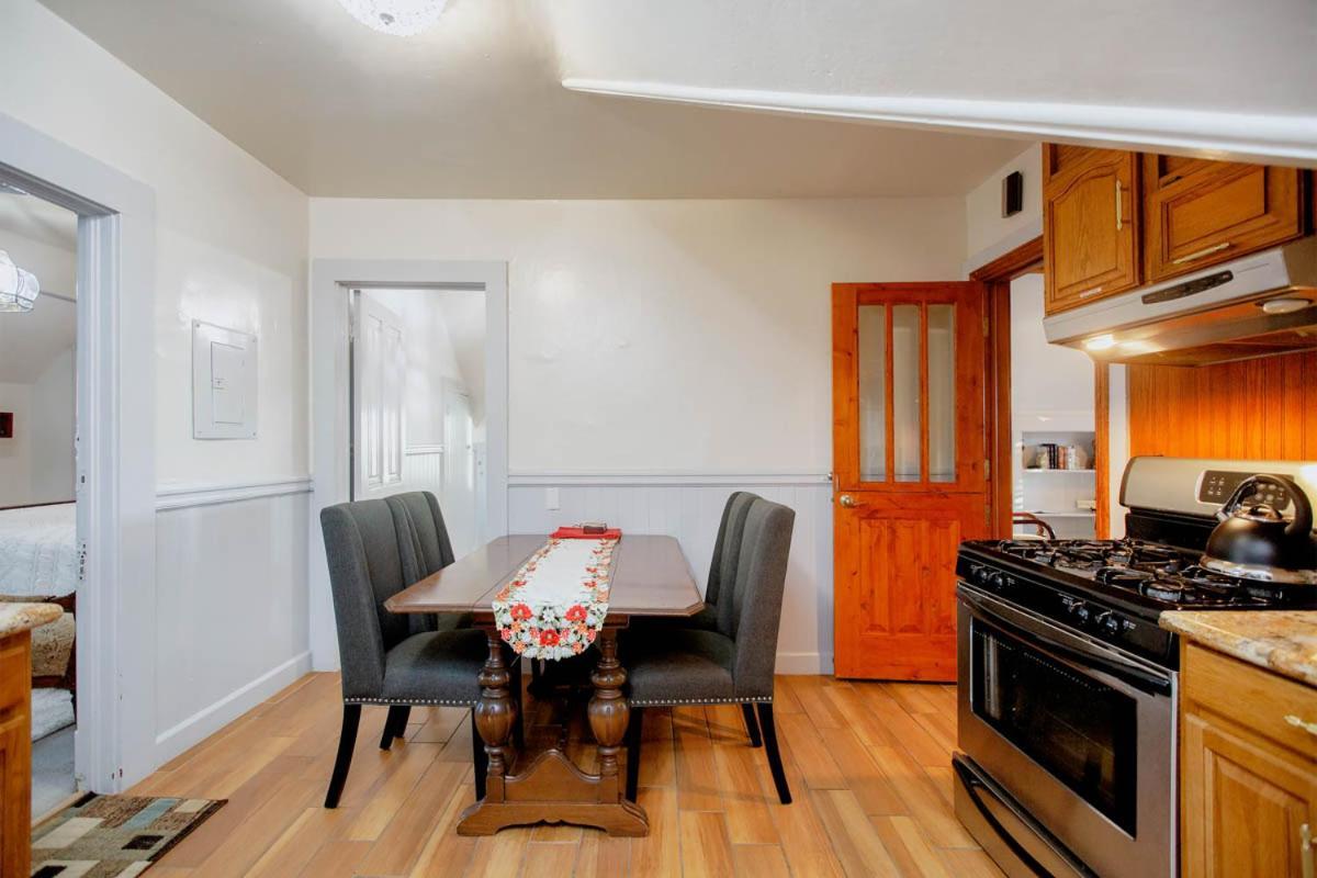 Alameda 3Br Unique Victorian Penthouse With Deck And Outdoor Furniture, Ac, 3 Blocks To Beach & Shopping Center & 2 Free Parking Spaces Extérieur photo